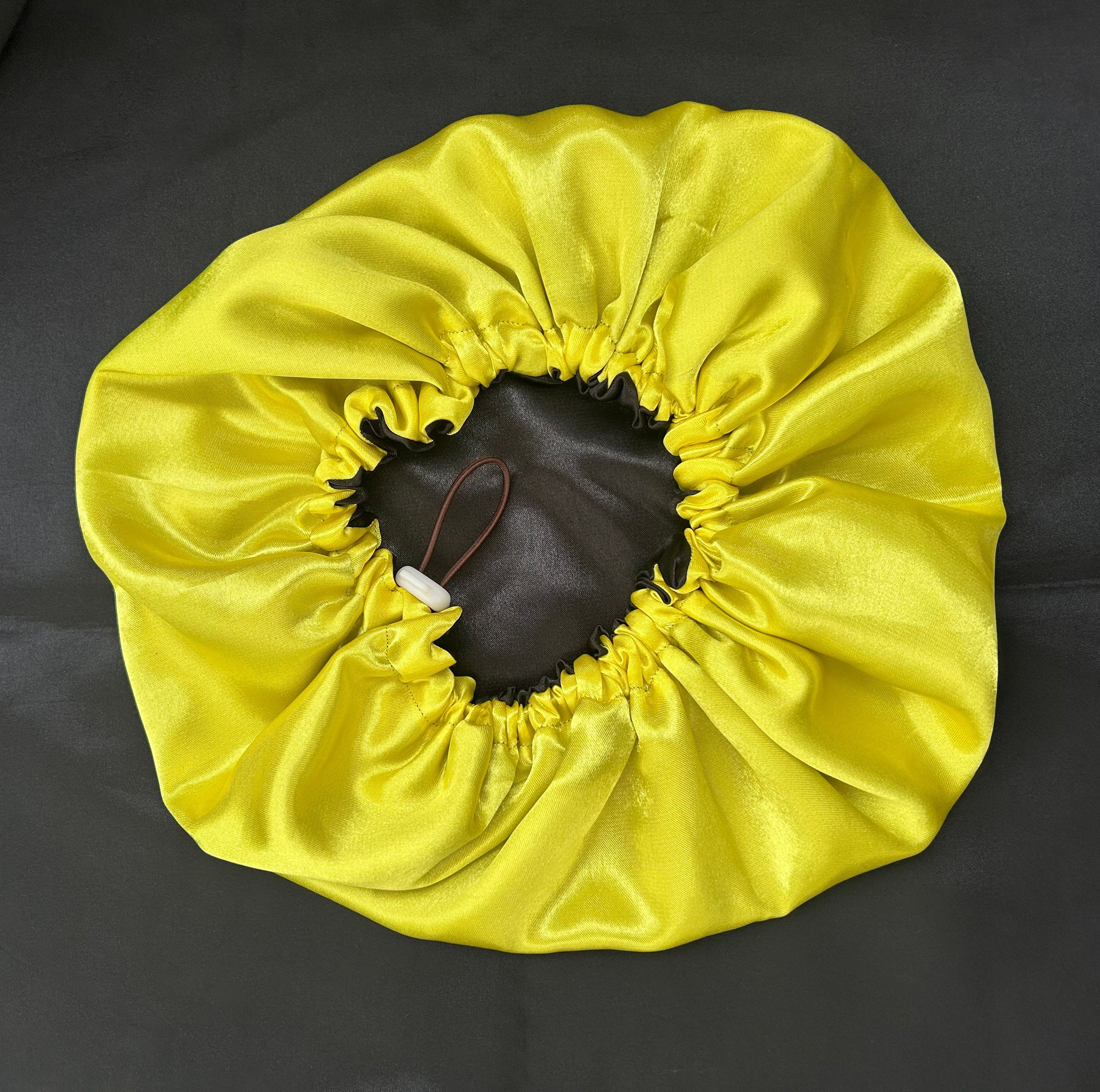 Bonnet en satin pour cheveux Ajustable & Réversible- Jaune & Noir